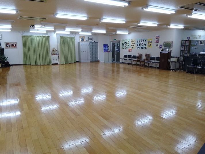 大型鏡付きレンタルスペース - フジマダンススタジオ