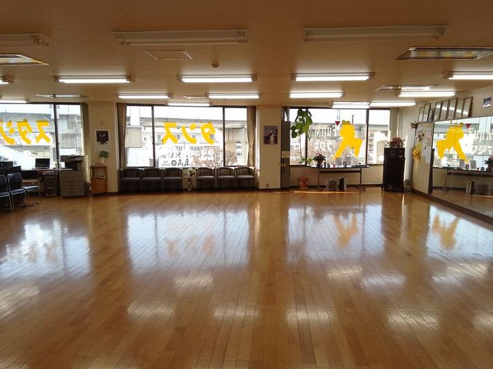 大型鏡付きレンタルスペース - フジマダンススタジオ