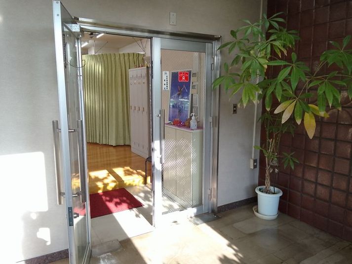 大型鏡付きレンタルスペース - フジマダンススタジオ