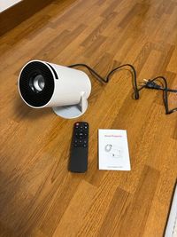 【4K対応100型プロジェクター】（Bluetooth/WiFi接続可、USBケーブル/HDアダプターでの有線接続可）どなたでもご利用頂けます。 - shiro町田 町田駅で人気なレンタルスペース【shiro町田】の設備の写真