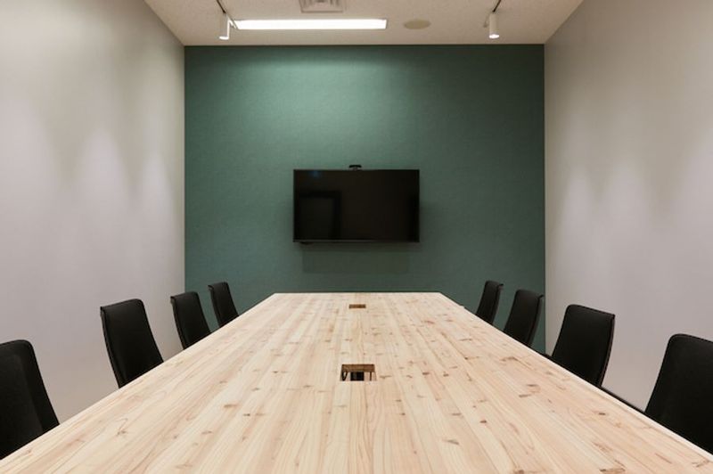 【土日祝がお得】　木の香りがする 8名用「会議室D」 - WAW品川インターシティフロント