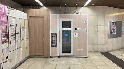【駅ナカ・個室】CocoDesk 六本木駅(都営地下鉄)　大江戸線 5・6出口方面　１番ブース ★エアコン付 - CocoDesk [FM-01] 六本木駅(都営地下鉄)　大江戸線 5・6出口方面　１番ブース