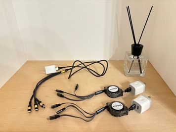 充電器３本 - 【曽根崎】東梅田4分✨デート💖誕生日会🎂推し活💖 2SN 東梅田4分💖誕生日会•推し活•デートの室内の写真