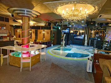 食卓 - カラオケclubNOVA 飲み放題プランありのパーティーイベントスペースNOVAの室内の写真