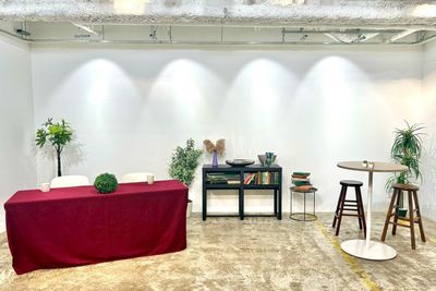 家具類や装飾品も豊富です！ - EXスタジオ麹町 動画配信・撮影スタジオ Aの室内の写真