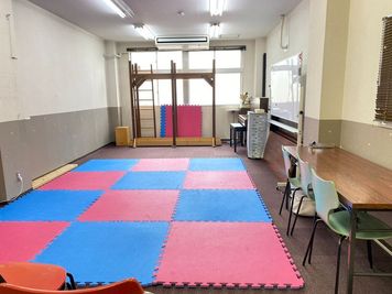 様々な用途にご使用頂けます - イスクスペースの室内の写真