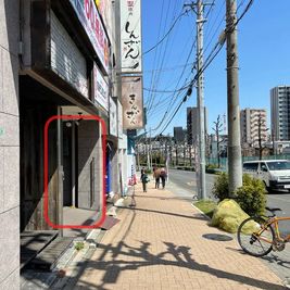 入り口はこちら - sun-archパーソナルスタジオ 【利用時間拡大】レンタルトレーニングジム「sun-arch」の入口の写真