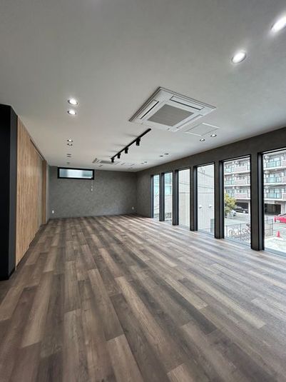 日当たりの良い開放的なスペースです！ - 親子サロンLaPark江坂2号店 多目的スペースの室内の写真