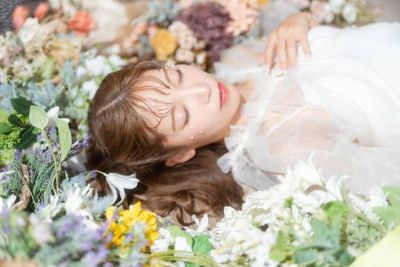 無料で使える備え付けのスワッグに囲まれて - studio owl（スタジオオウル）浅草橋店｜撮影スタジオ かすみ草とドライフラワーに囲まれた本格的デザイナーズ撮影スタジオの室内の写真