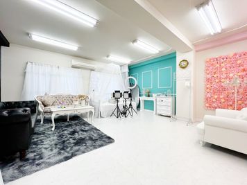 可愛くて安い💓高田馬場駅５分🌟姫系撮影が５面背景（天蓋ベット｜シック｜花壁｜パステル壁｜白壁・白家具）撮影機材無料！ - 撮影スタジオ　OLIVE（高田馬場店）