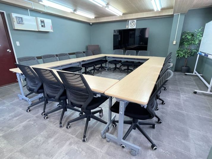 GOZAR会議室 新宿御苑 4F - GOZAR会議室 新宿御苑 （3F・4F）貸し会議室のクラッシー