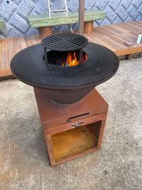 鉄板焼きとグリル焼きが同時に楽しめるBBQ台が大と中の２台あります。 - ShareVillage レンタルスペースの室内の写真