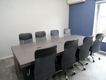 1階エントランスすぐ横なので、面接や応接、商談に最適 - MYST（マイスタ） ミーティングルームの室内の写真