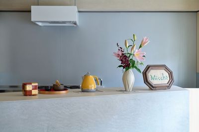 アイスグレーが美しいキッチンカウンター - Micché鞍馬口 キッチンのあるレンタルスペースの室内の写真