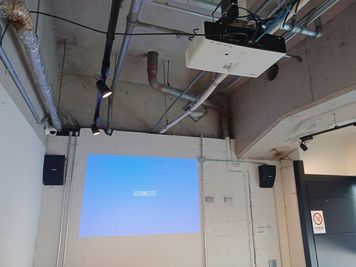 客席側天井プロジェクター - 谷上駅・谷上SHビル 【￥1,650/ｈ　谷上活性化応援割】谷上駅前スペースの設備の写真