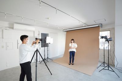 背景紙を使って本格的な撮影も可能です！ - Share-no-wa Studio　JR大塚駅前店 Share-no-wa Studio（シェアノワ）JR大塚駅前店の室内の写真