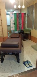 施術ベッド、スリッパなどのご用意あります。 - 貸スペース谷中にゃんとも レンタルスペース、レンタルサロンの室内の写真