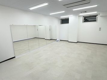 スタジオ内の全貌 - レンタルスタジオ「NORTHSPIN」すすきの 【札幌中心部の格安】レンタルスタジオ「NORTHSPIN」　の室内の写真