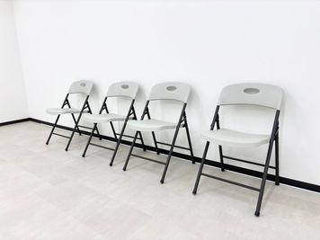 レスト・見学用チェア4脚 - レンタルスタジオ「NORTHSPIN」すすきの 【札幌中心部の格安】レンタルスタジオ「NORTHSPIN」　の設備の写真