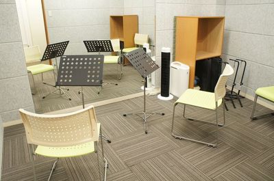 あらゆるアコースティック楽器に解放された空間。アンプのご使用はできません。 - はいから個室スタジオ　大森店 Cスタジオ／個人練習専用の個室～楽器・ダンス・ バレエ・ ヨガの室内の写真