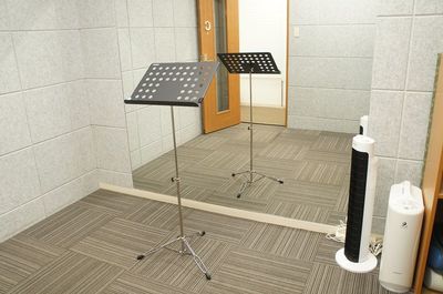 バイオリンやフルートの個人練習、個人レッスンにも最適 - はいから個室スタジオ　大森店 Cスタジオ／個人練習専用の個室～楽器・ダンス・ バレエ・ ヨガの設備の写真