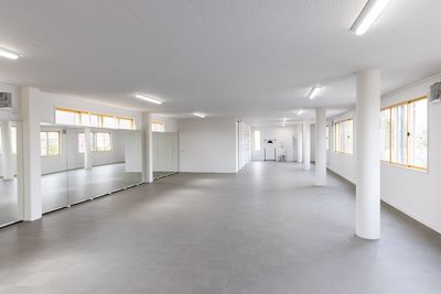 【studio NEW YORK ＠高岡】長さ10mを超える壁面にミラーを連続設置！さらにBOSEステレオを完備！！（〜１名） - 【studio NEW YORK ＠高岡】