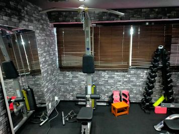 「KICK-STYLE」内パーソナルジム「K-BROS.」 キックスタイル内パーソナルジム「ケーブロス」の室内の写真