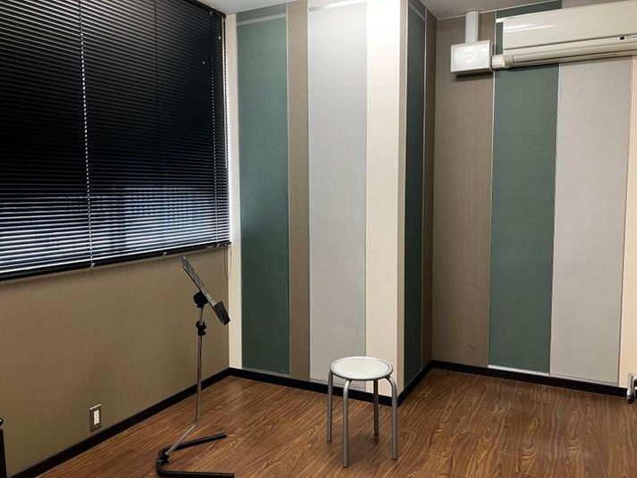 防音室なので、発声や持ち込み楽器の練習ができます。 - ミュージックアベニュー新潟 楽器練習防音室S部屋の室内の写真