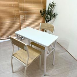 【折り畳みテーブル】
爪ケアなどに最適です。
ライトも別でご用意しております。
収納から取り出してご利用ください。
縦80cm × 横40cm × 高さ75cm - レンタルサロンエアリ 《大阪・江坂》レンタルサロンエアリの設備の写真