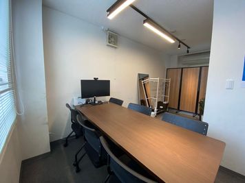 【渋谷駅徒歩1分｜最大7名】光高速Wi-Fi、モニター、ホワイトボード等ビジネス設備完備、採光◎ - フロンティア貸会議室8階