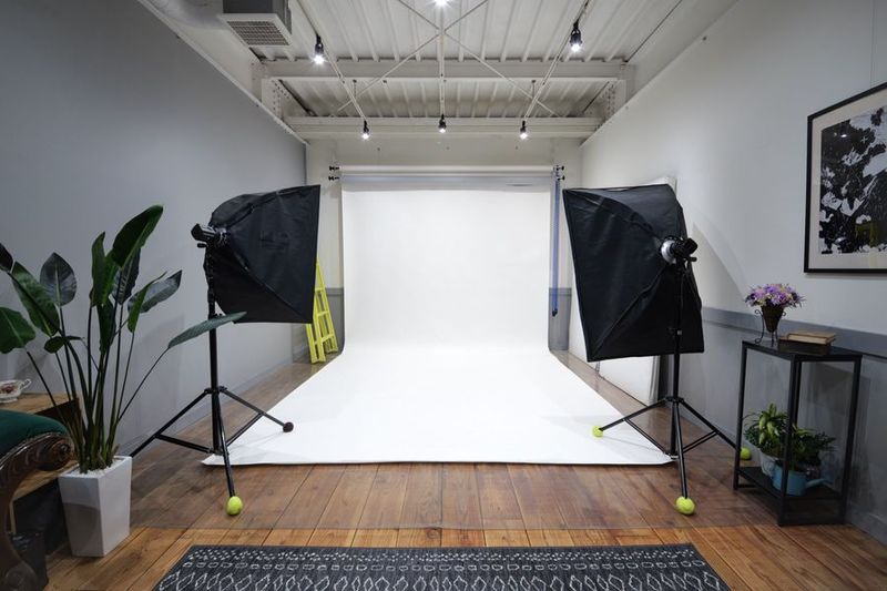 【京都大宮】シンプルで使いやすい！背景紙・機材豊富な撮影スタジオ - スタジオ日々喜