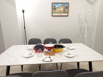 ダイニングでチーズフォンデュや鍋パ、タコパ - rental lounge御茶ノ水の設備の写真