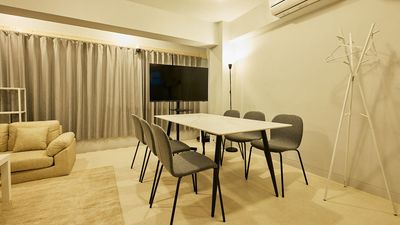 北欧ダイニング6人がけで、会議もできる - rental lounge御茶ノ水の室内の写真