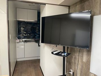 50インチのモニターもございます📺 - Relax room 永田町 Relax room 永田町｜会議・懇親会🖊の室内の写真