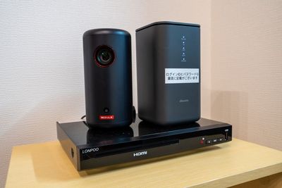 プロジェクター、DVDプレイヤー - 新大阪SO 【SO】新大阪✨最大15名☺映画鑑賞/ママ会/新年会/送別会の室内の写真