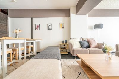 忘年会・新年会・同窓会・歓送迎会💜
宅飲・女子会・ママ友会 - 新大阪SO 【SO】新大阪✨最大15名☺映画鑑賞/ママ会/新年会/送別会の室内の写真