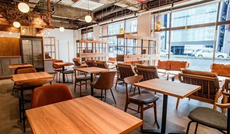 カフェ利用可能なコワーキングスペース - the from 昭和通り店