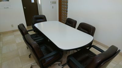 綿谷ビル 4階会議室の室内の写真