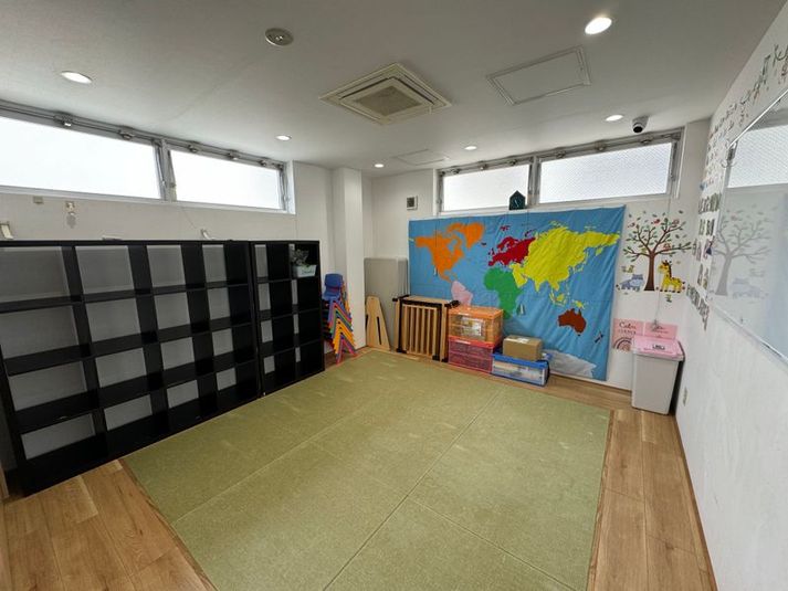 【ラウンジルーム】パーティースペース（～30名） - ウィズダムアカデミー駒沢桜新町校