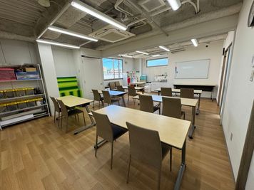 ウィズダムアカデミー小平一橋学園校 【多目的スタジオ】レンタルスペース（～20名）の室内の写真