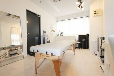 部屋全体 - レンタルサロンtreat立川店 完全個室プライベートサロンの室内の写真