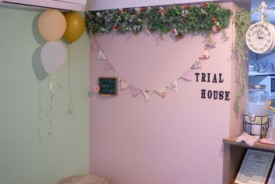 記念撮影に
こちらの壁に装飾承れます。
Happy birthdayなど - TRIAL HOUSE キッズスペース有り　レンタルスペースの室内の写真