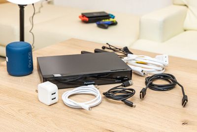 DVDプレイヤー、コード類、スピーカー、リングライト - Brown Side 上野 1F Space Side (1F)の設備の写真