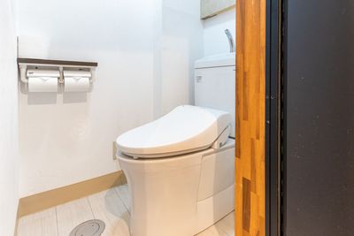 共用トイレ - Brown Side 上野 1F Space Side (1F)の設備の写真