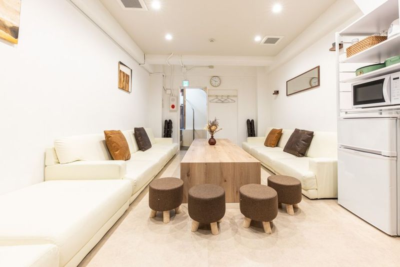 Space Side (1F) - Brown Side 上野 1F