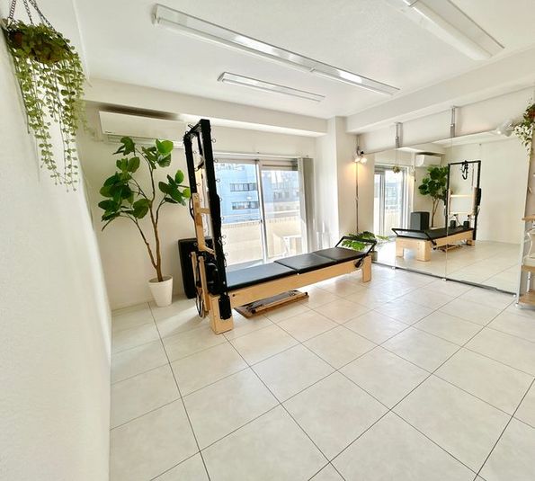 リフォーマー/タワー/ラダーバレルチェア完備！ピラティススタジオ - VERT Pilates Studio