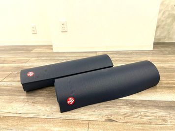 Mandukaヨガマットは７つレンタル可能！ - 目黒区祐天寺レンタルスタジオ （ヨガ＆ダンス） navilladanceschoolの設備の写真