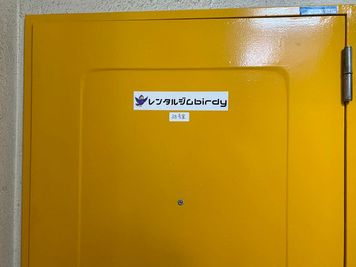 玄関ドア - レンタルジムbirdy 京橋店の室内の写真