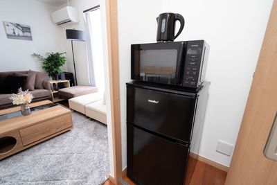 電子レンジ、ケトル、冷蔵庫 - 【曽根崎】東梅田4分✨デート💖誕生日会🎂推し活💖 2SN 東梅田4分💖誕生日会•推し活•デートの室内の写真