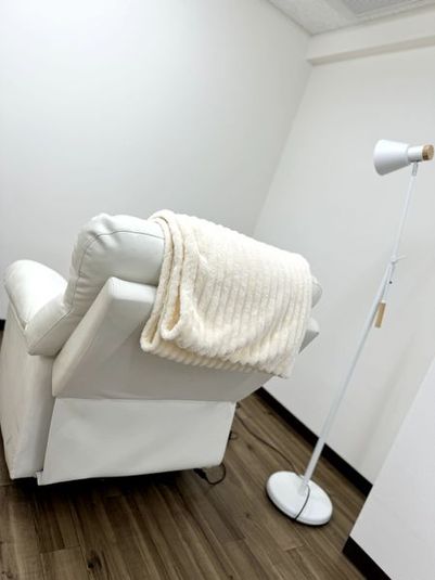 こちらのリクライニングソファを貸し出し♪ - レンタルサロン 《半個室スペース》レンタルサロン/二俣川駅徒歩４分の室内の写真